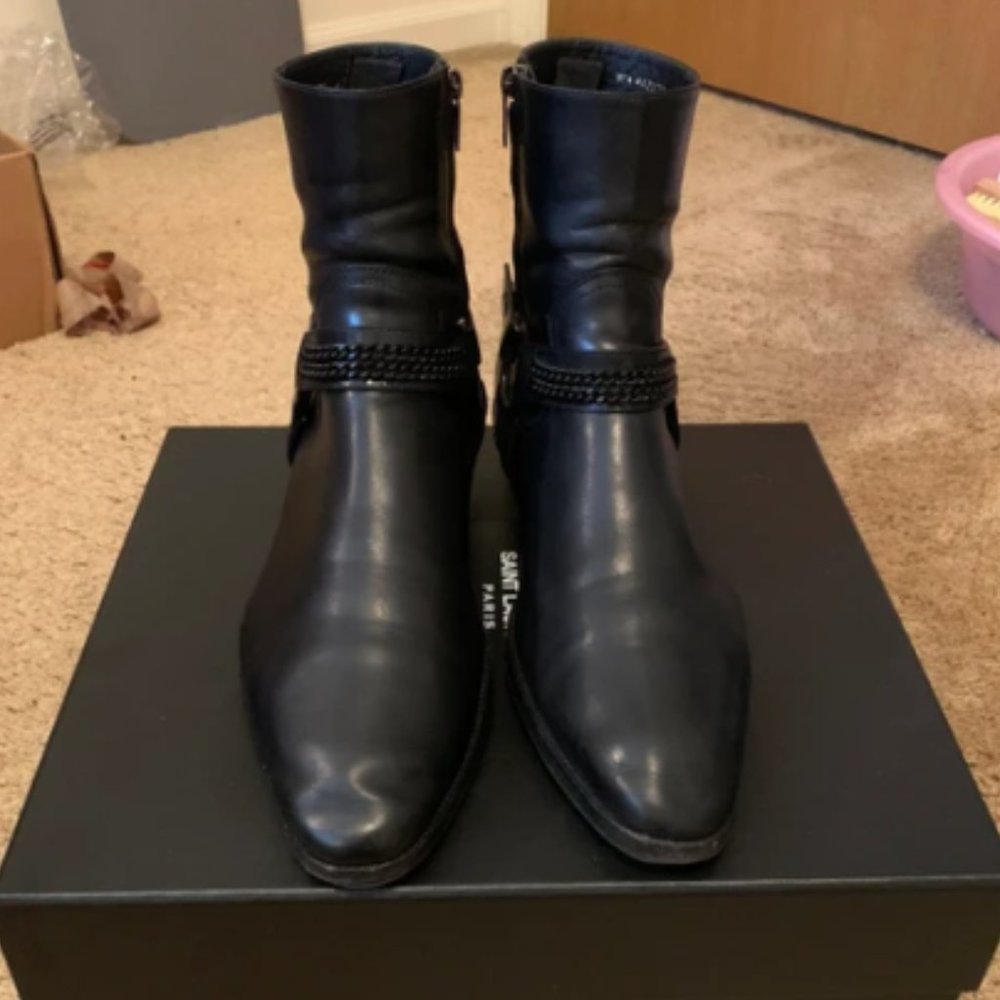 SAINT LAURENT PARIS - BLACK CHAINED WYATT BOOTS